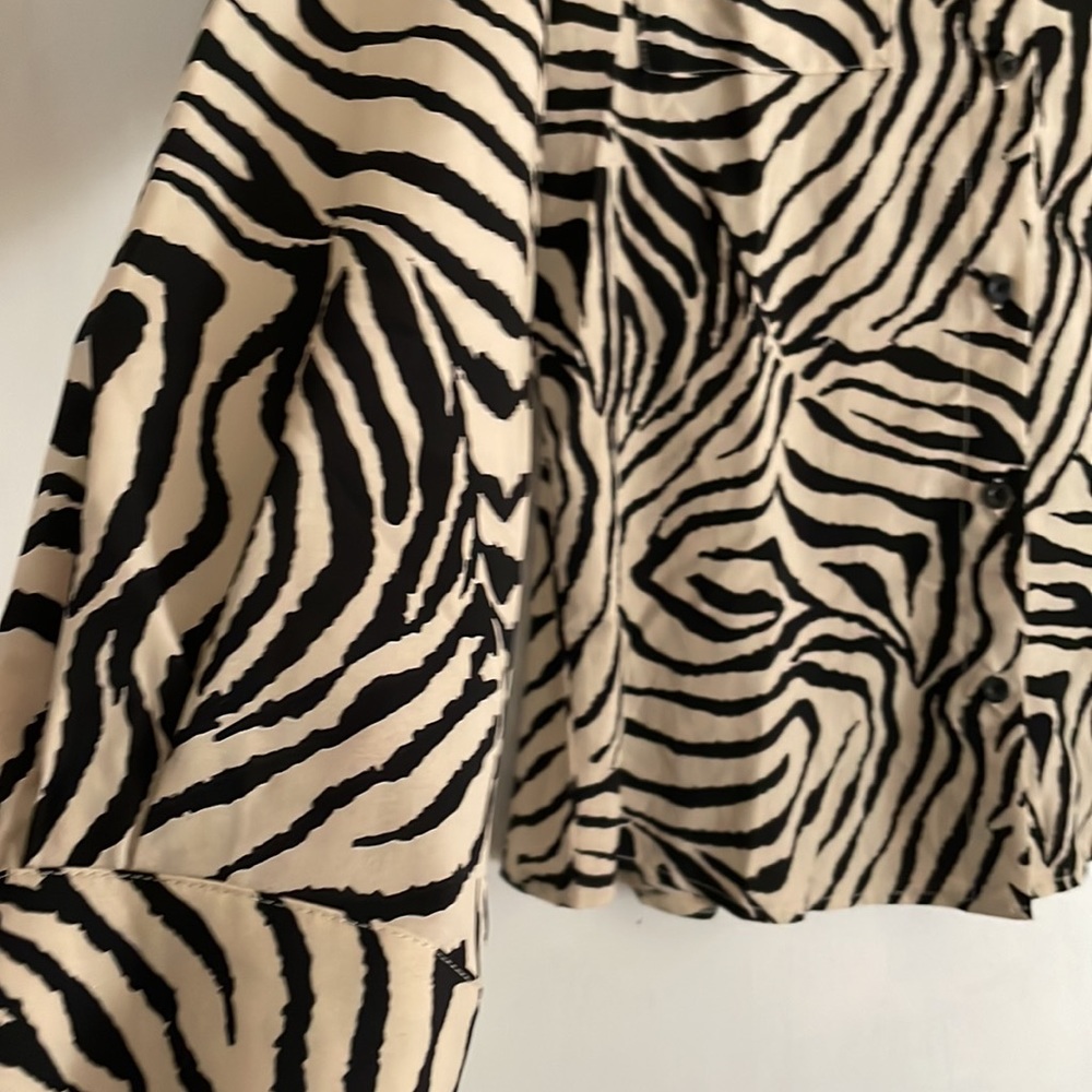 Zebra print button down - Picture 3 of 4